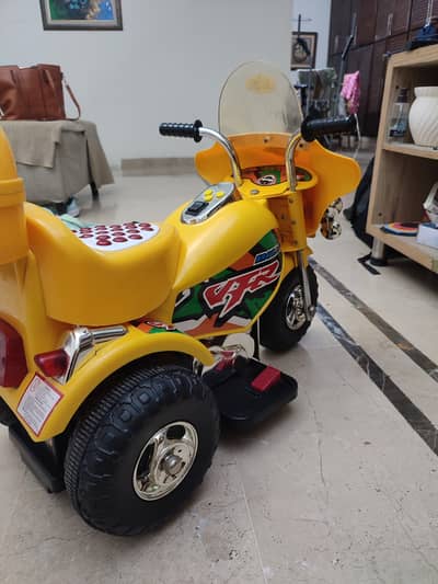 Kid rechargeable scooter