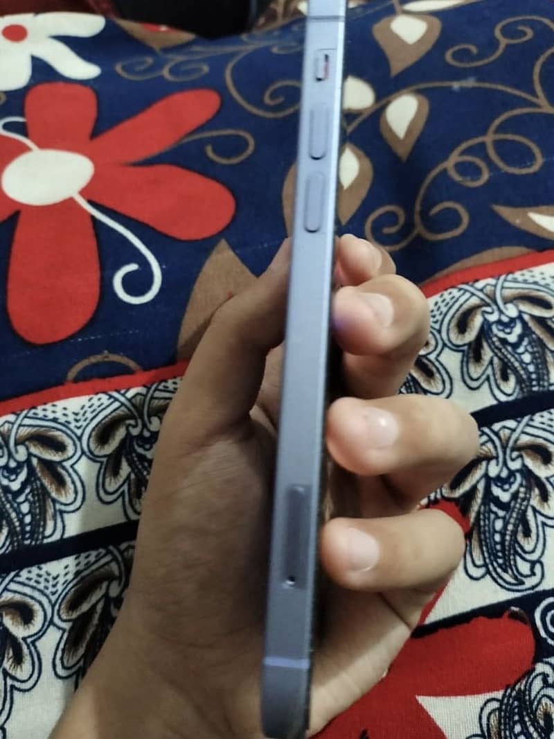 Apple iPhone 12 3