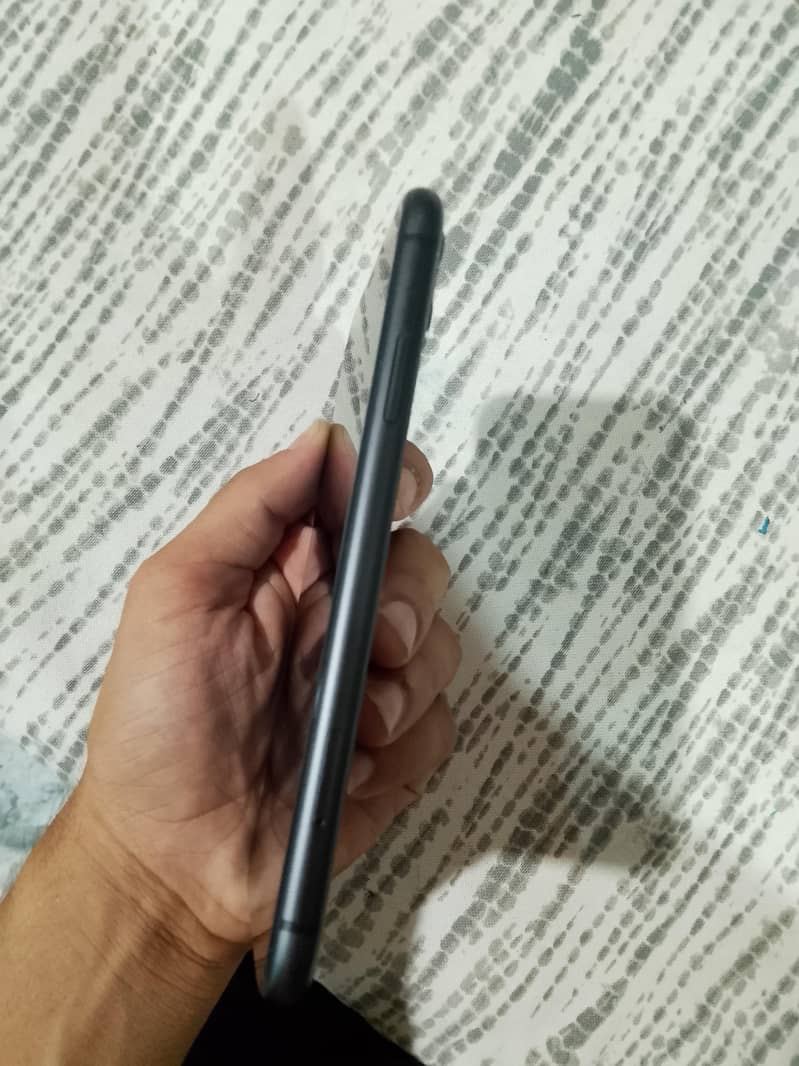 Apple iPhone 11 3