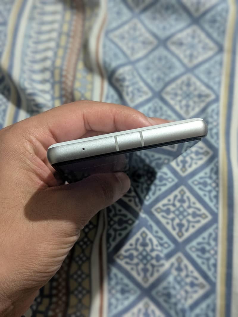 Google Pixel 7a 2