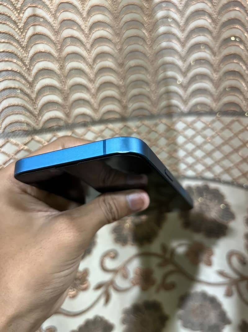 Apple iPhone 13 2