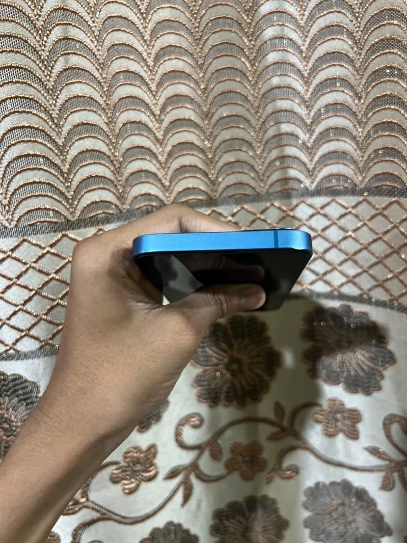 Apple iPhone 13 5