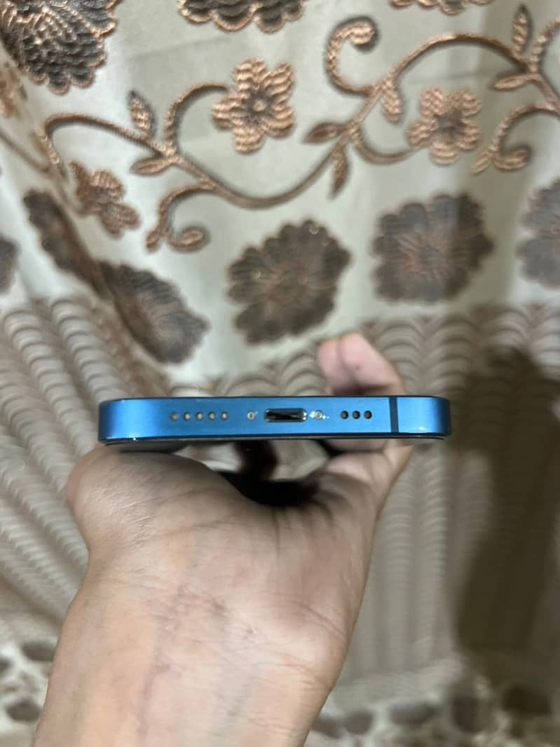 Apple iPhone 13 6