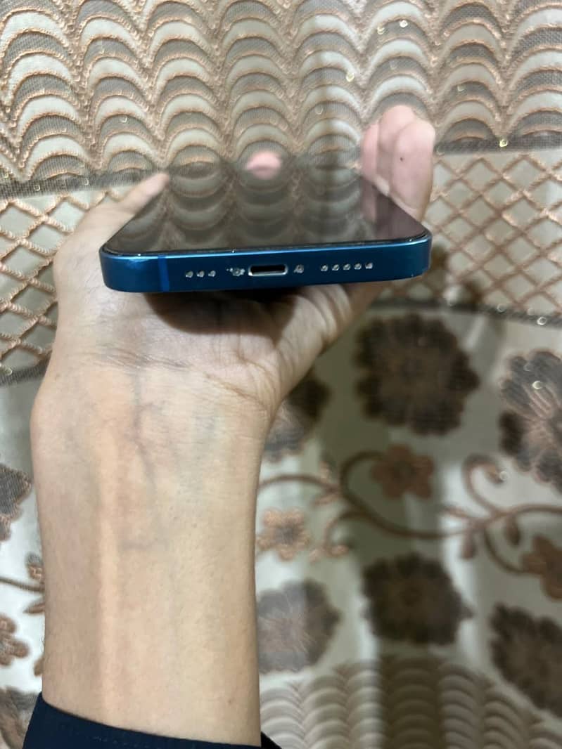 Apple iPhone 13 9