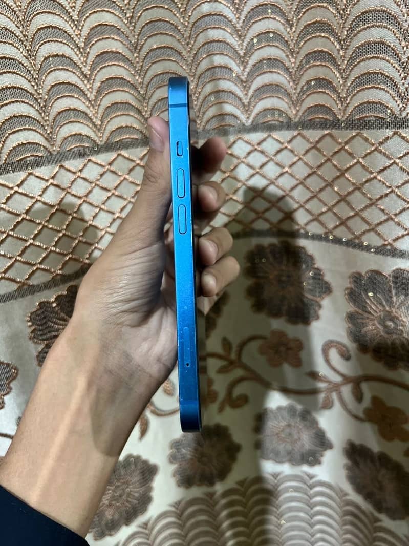 Apple iPhone 13 10