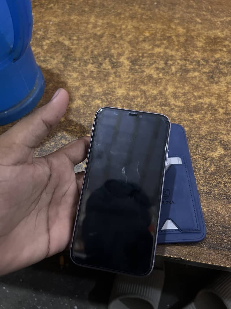 Apple iPhone 11 0