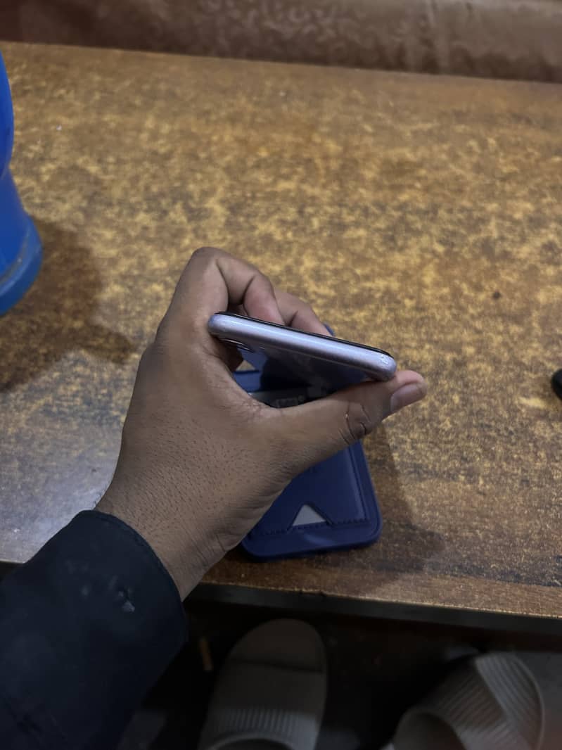 Apple iPhone 11 5