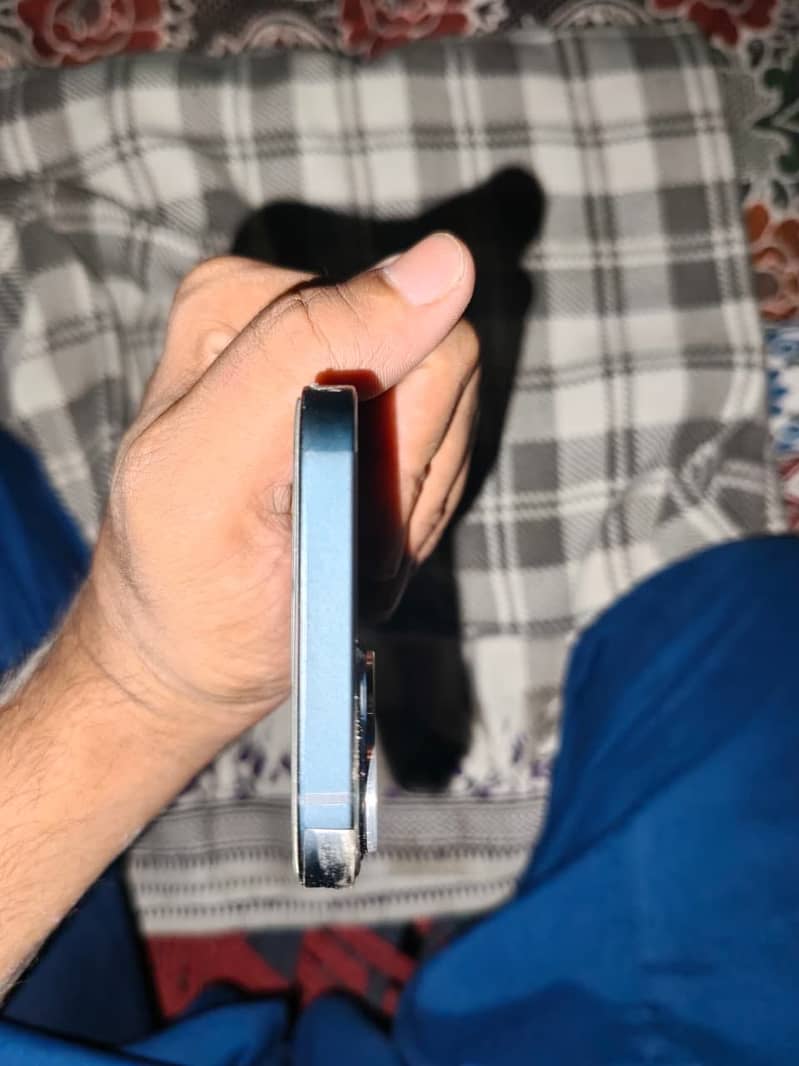 Apple iPhone 13 2