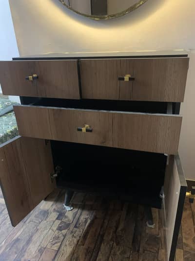Cupboard & Dressing