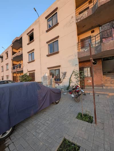 5 Marla 1st Floor Flat For Sale In R-Block Khayaban-E-Amin Society Lhr.