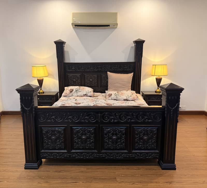 ROYAL CHINIOTI SOLID KING BED 6