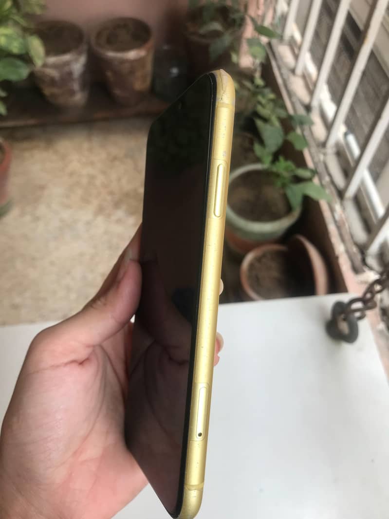 Apple iPhone 11 3
