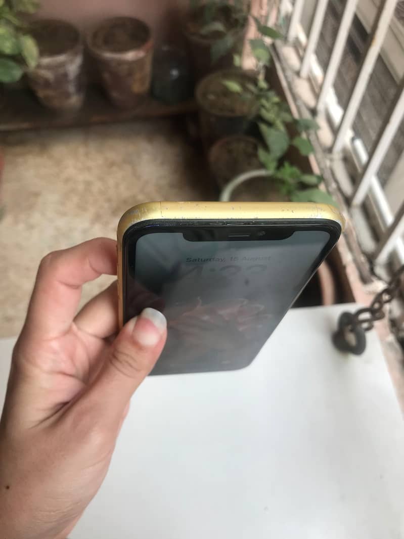 Apple iPhone 11 4