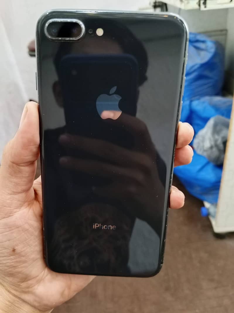Apple iPhone 8 Plus 1