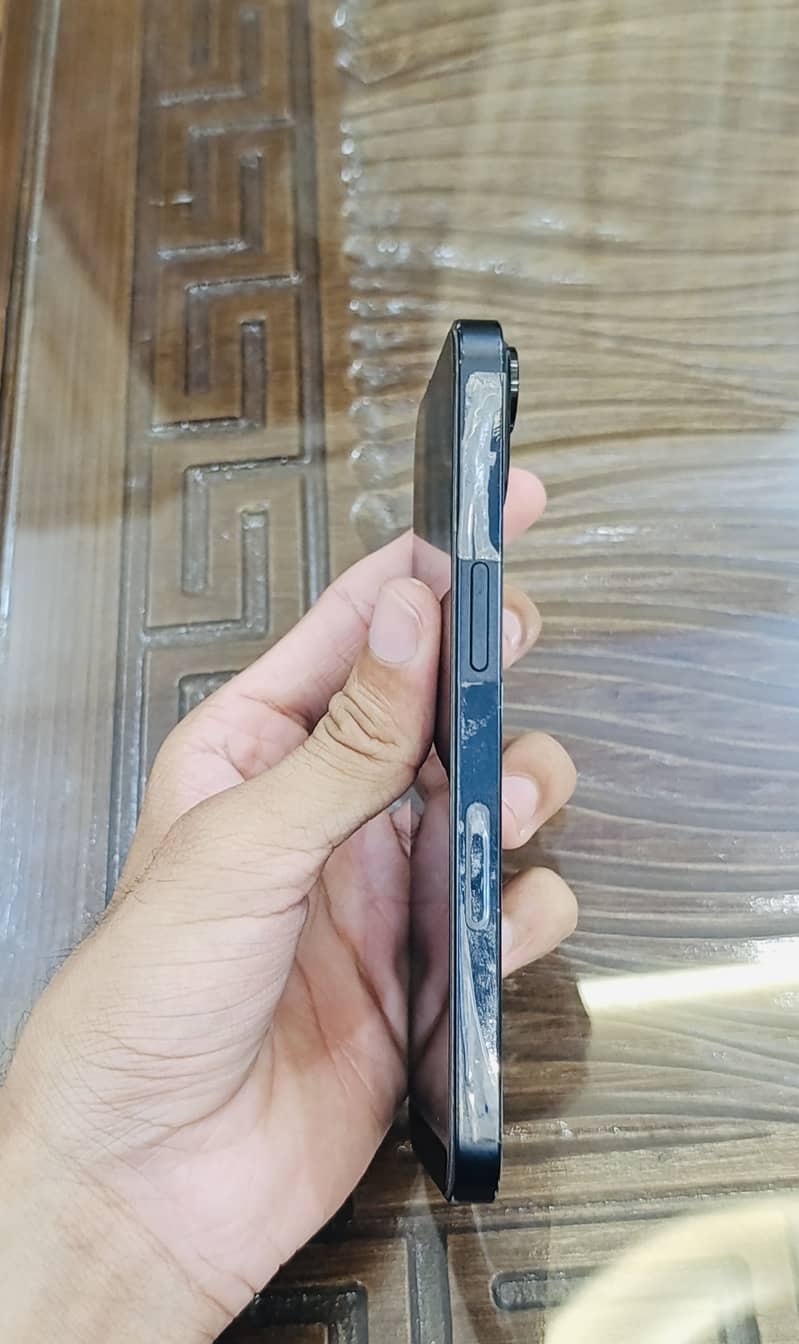 Apple iPhone 13 4