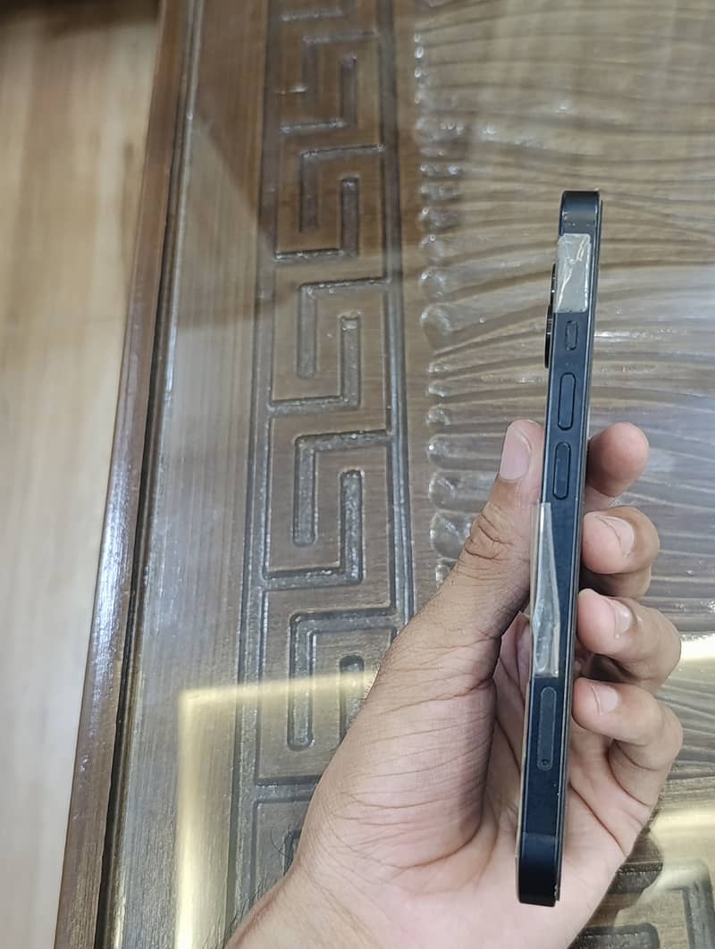 Apple iPhone 13 6