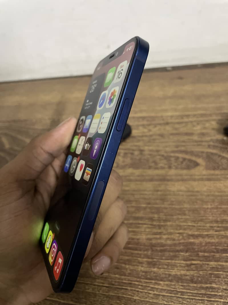 Apple iPhone 12 2