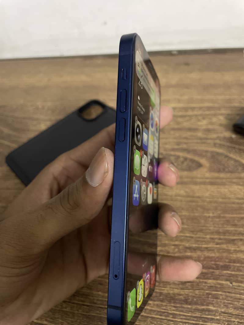 Apple iPhone 12 3