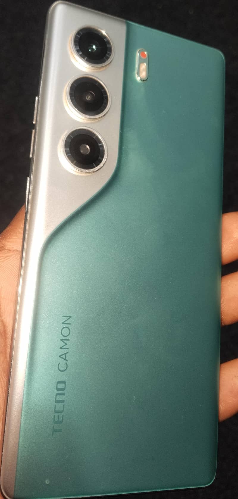 Tecno CAMON 40 Pro 1