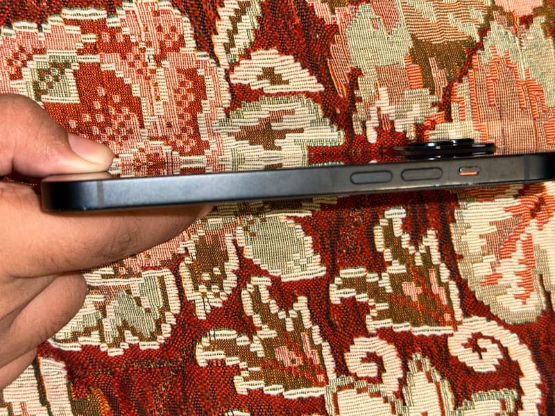 iPhone 14 4