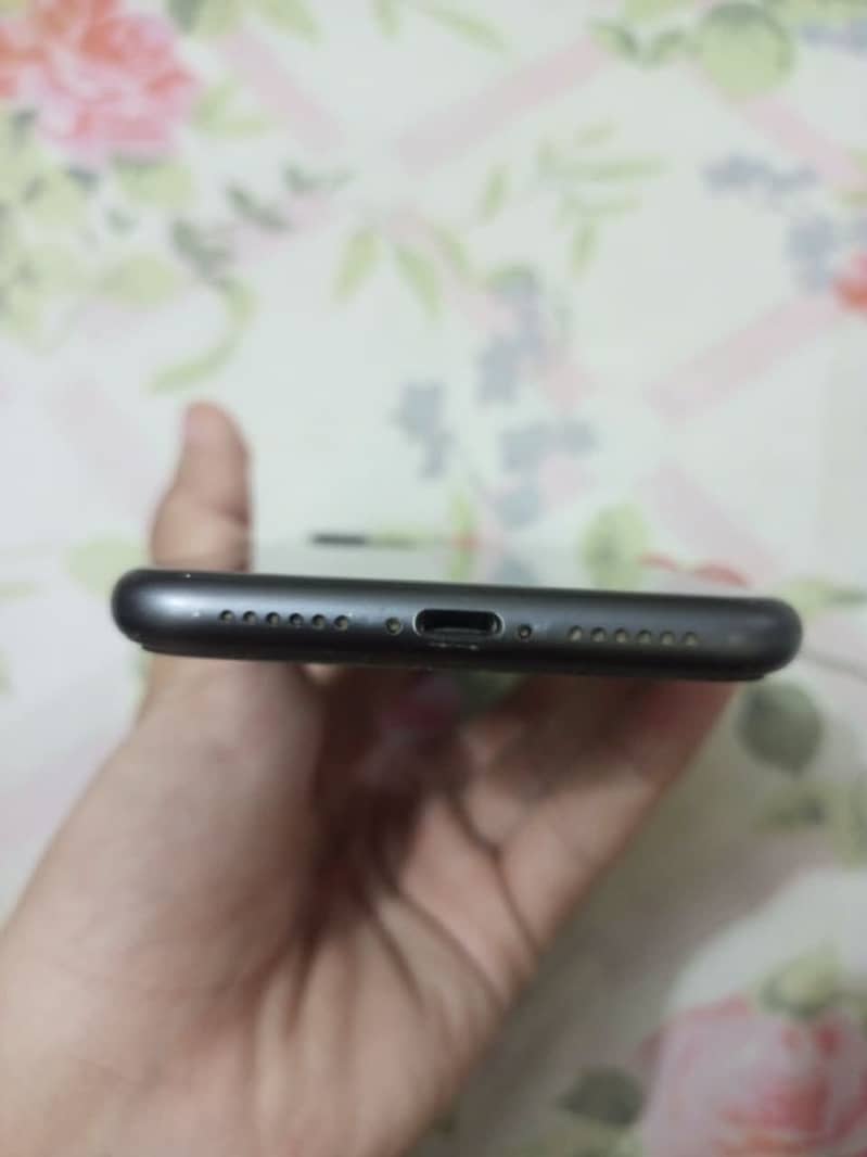 Apple iPhone 11 3