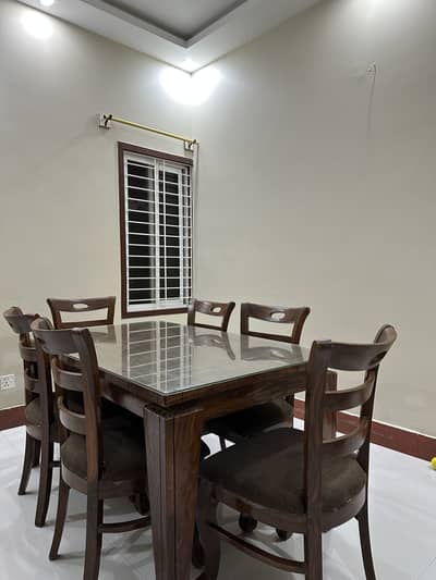 6 seater dinning table for sale