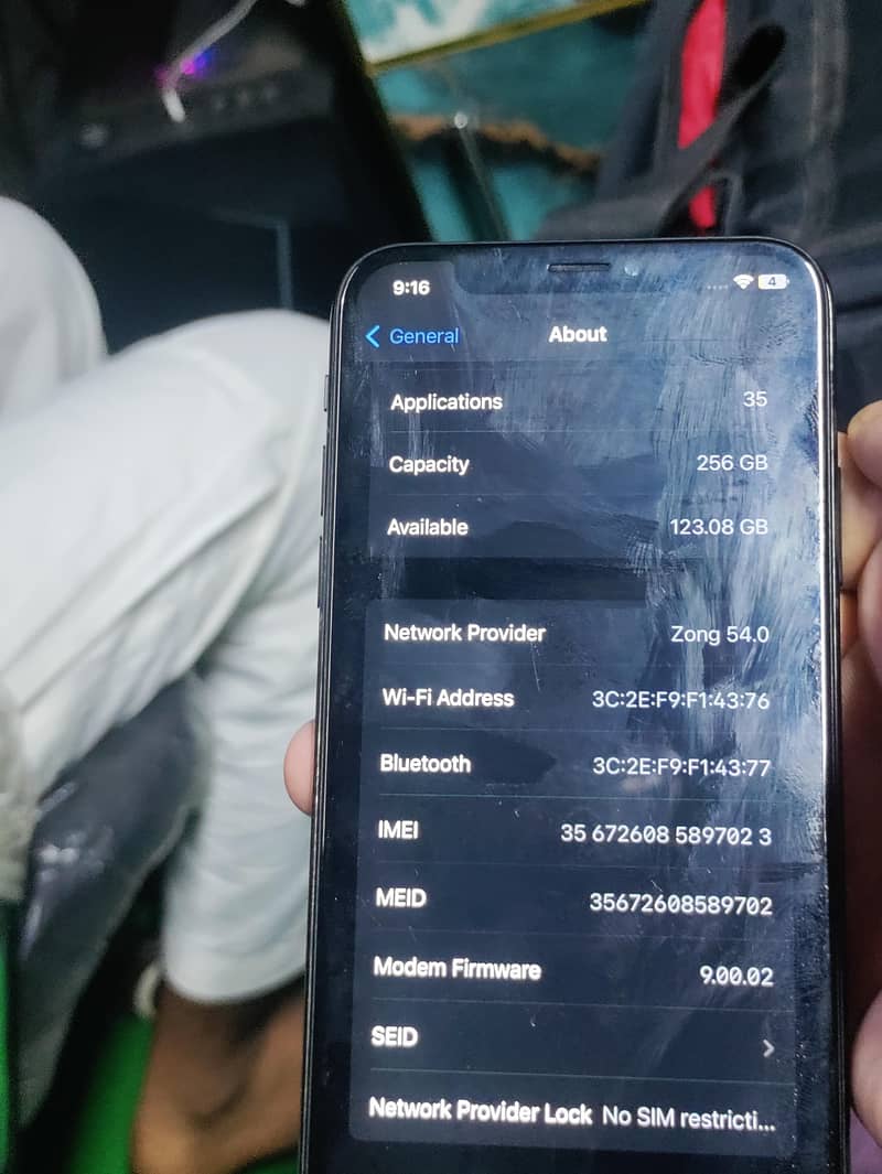 Apple iPhone X 4
