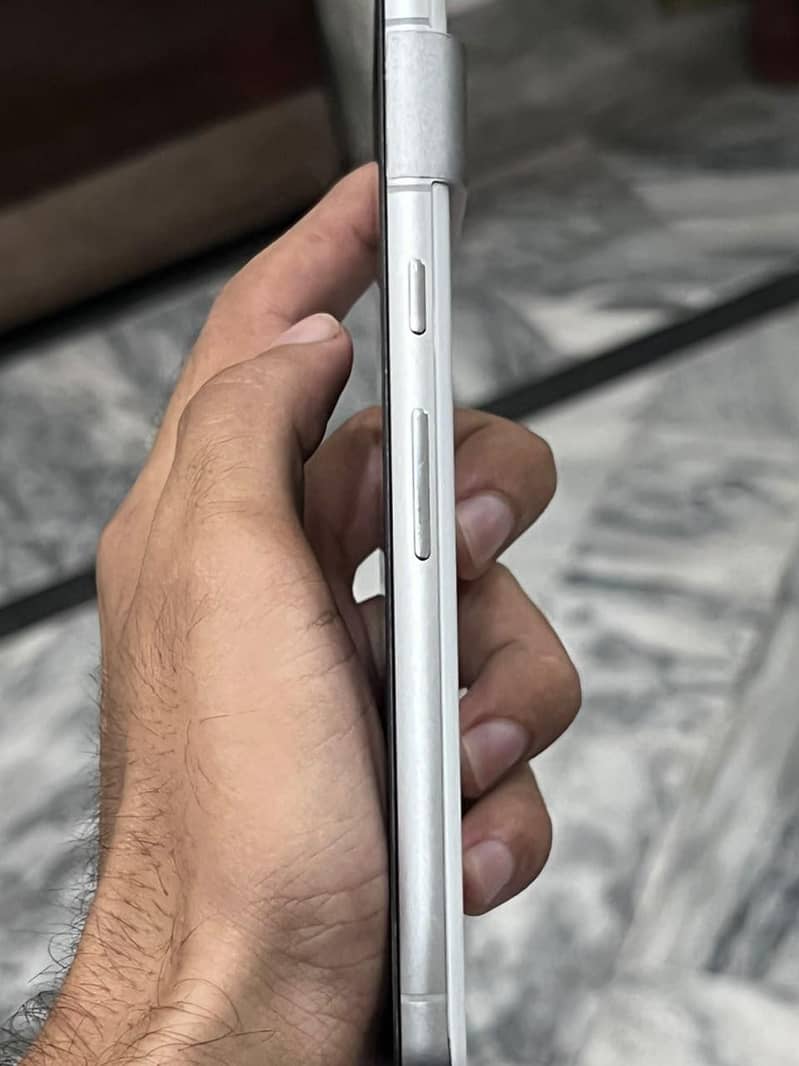 Google Pixel 7 4