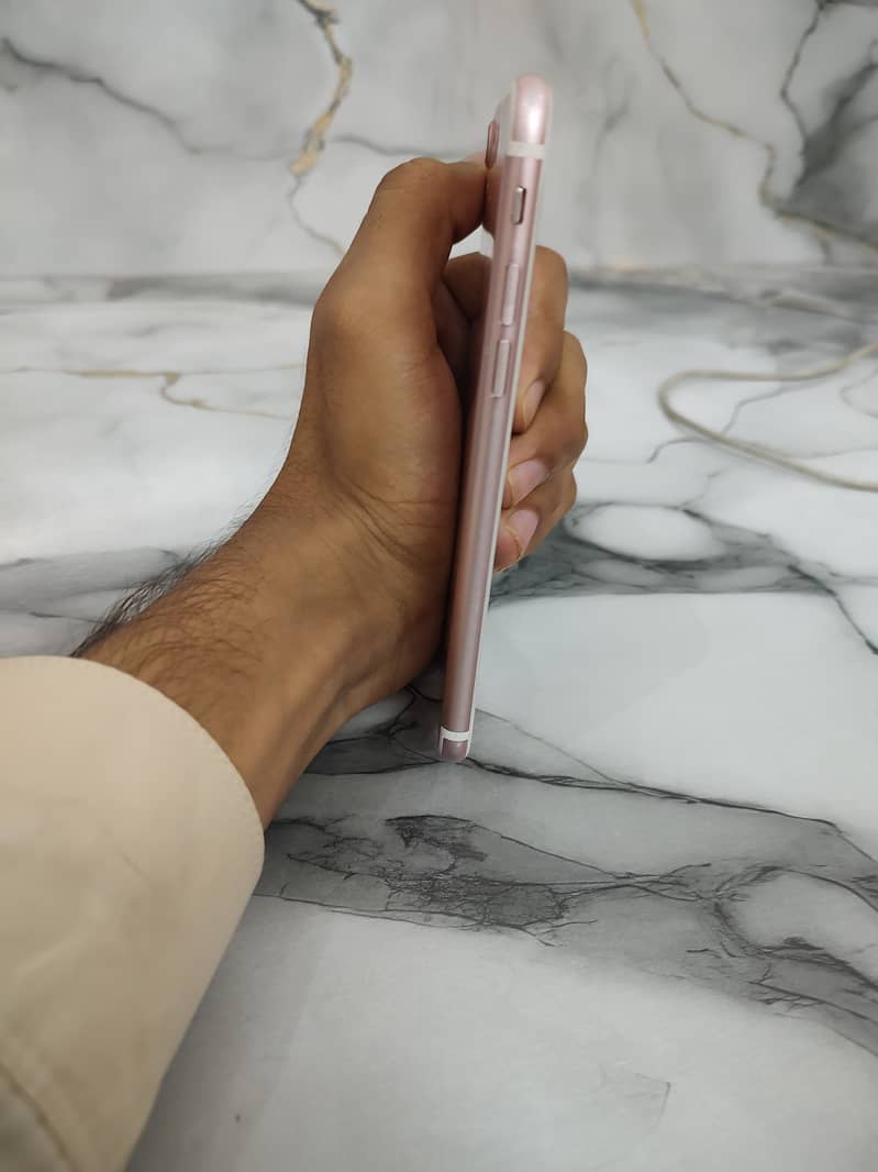 Apple iPhone 7 1