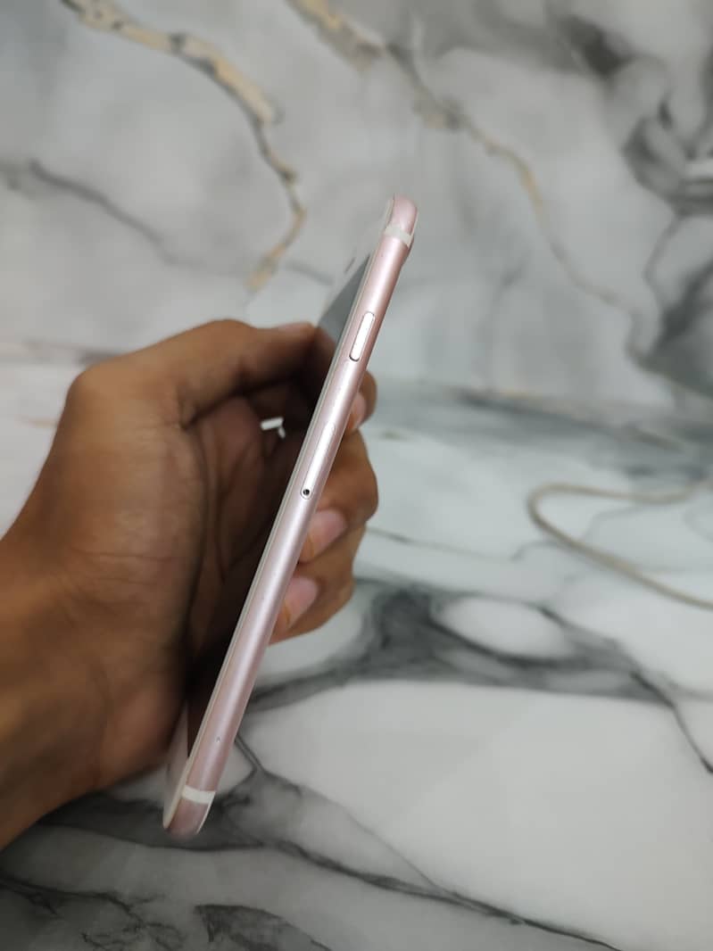 Apple iPhone 7 2