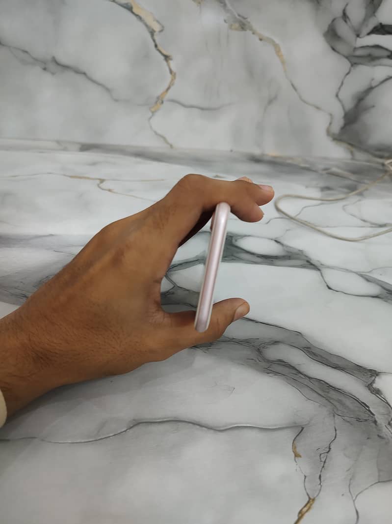Apple iPhone 7 4