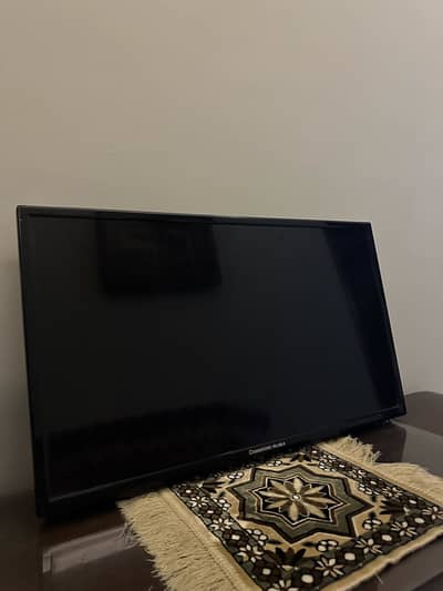 Changhong Ruba 32" LED TV (LED32D2015) Like-New Condition