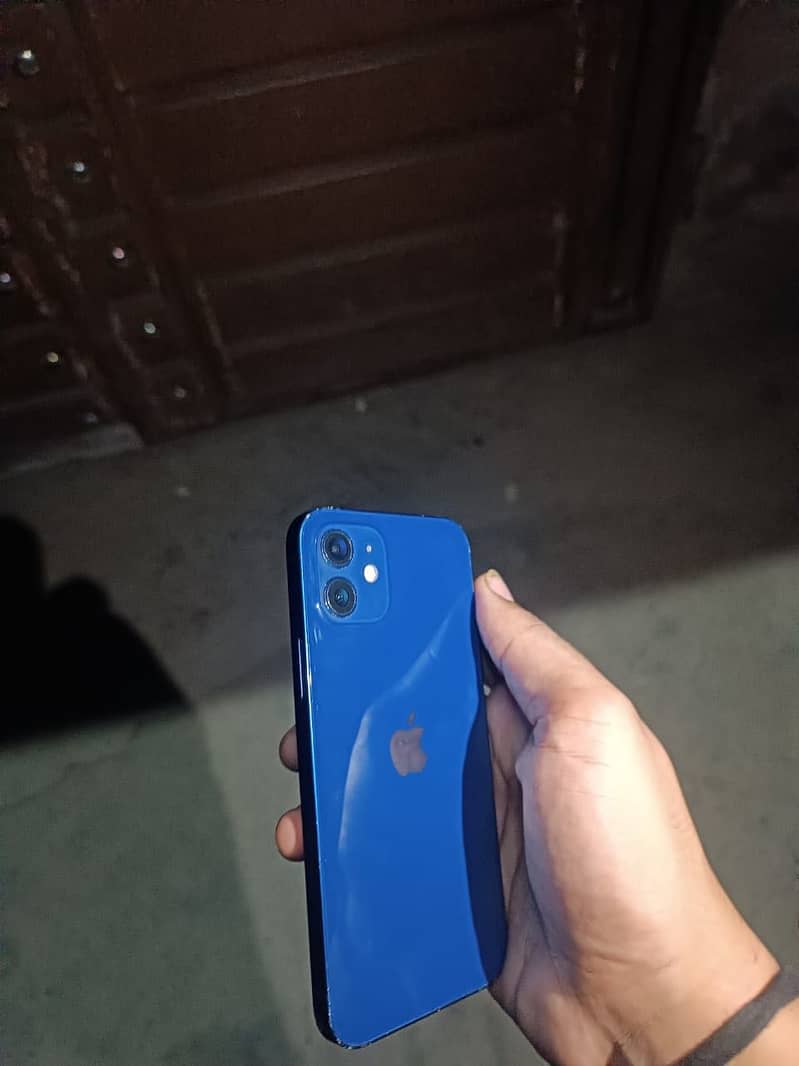 Apple iPhone 12 4