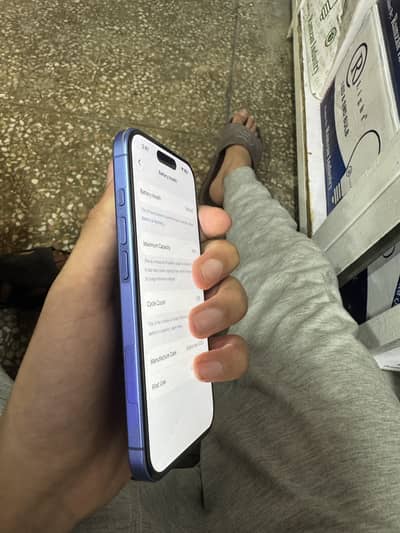 Apple iPhone 16