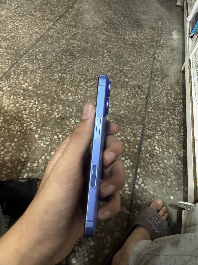 Apple iPhone 16 1