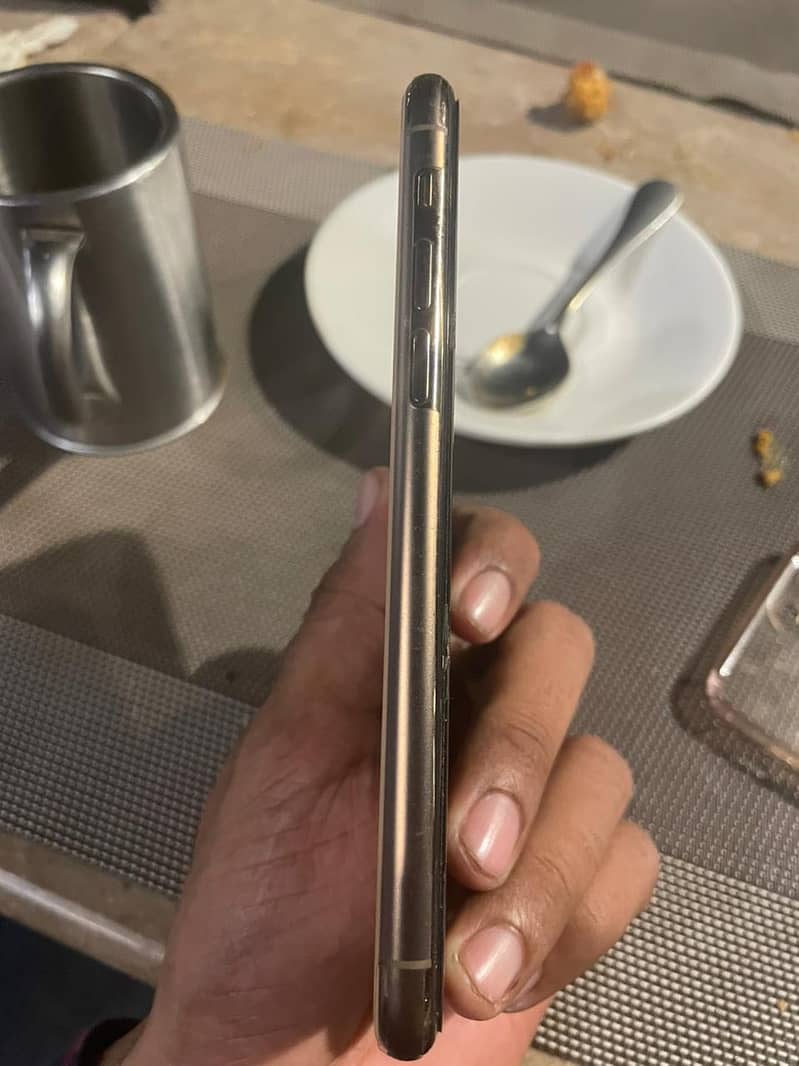 Apple iPhone 11 Pro 1
