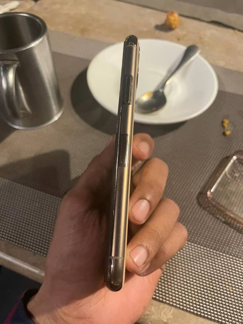 Apple iPhone 11 Pro 3
