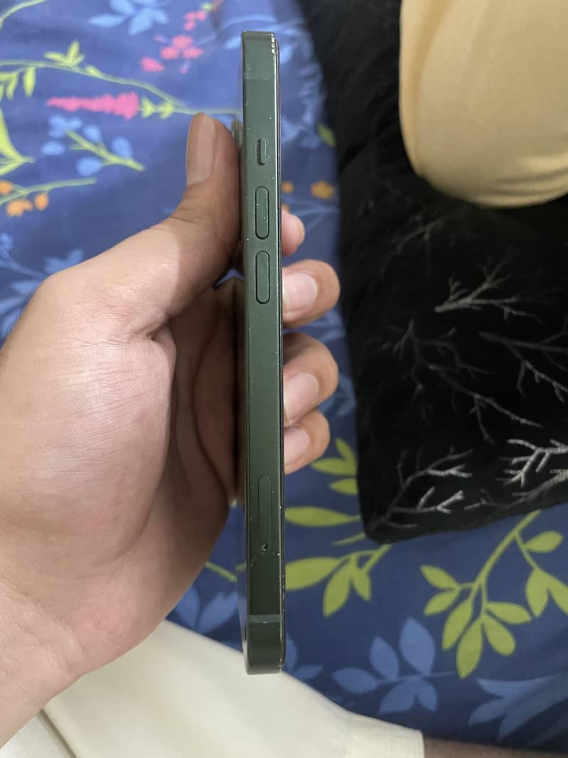 Apple iPhone 13 0