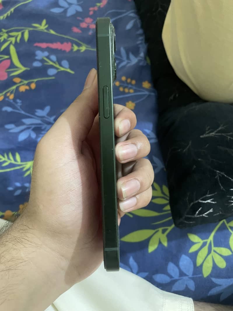 Apple iPhone 13 3