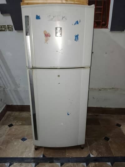 refrigerator full size best condition gas ni hai Baki ok hai location