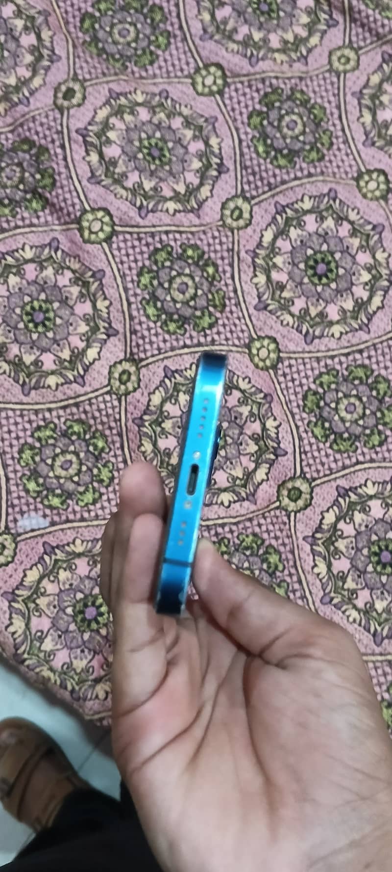 Apple iPhone 12 4