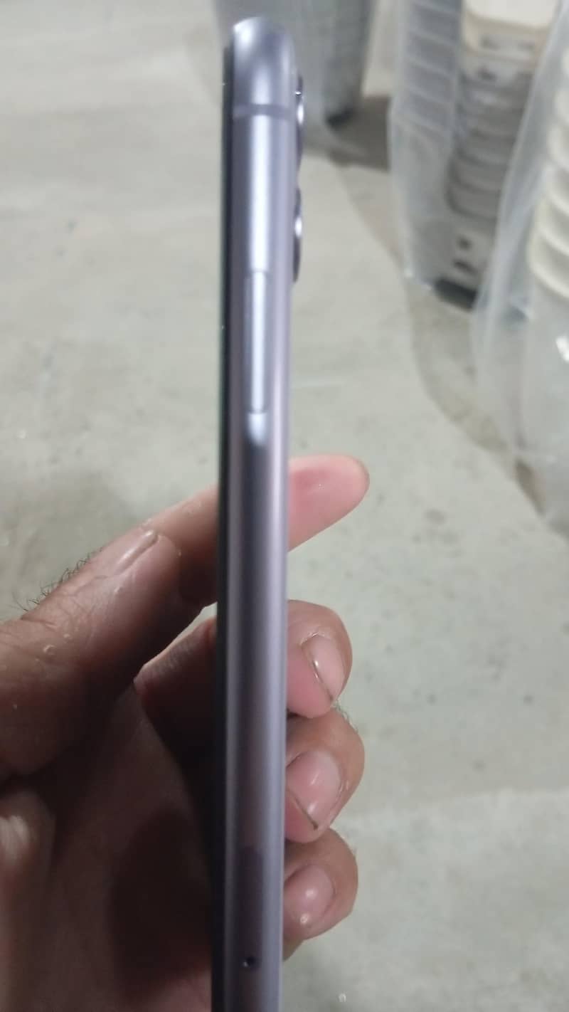 Apple iPhone 11 3