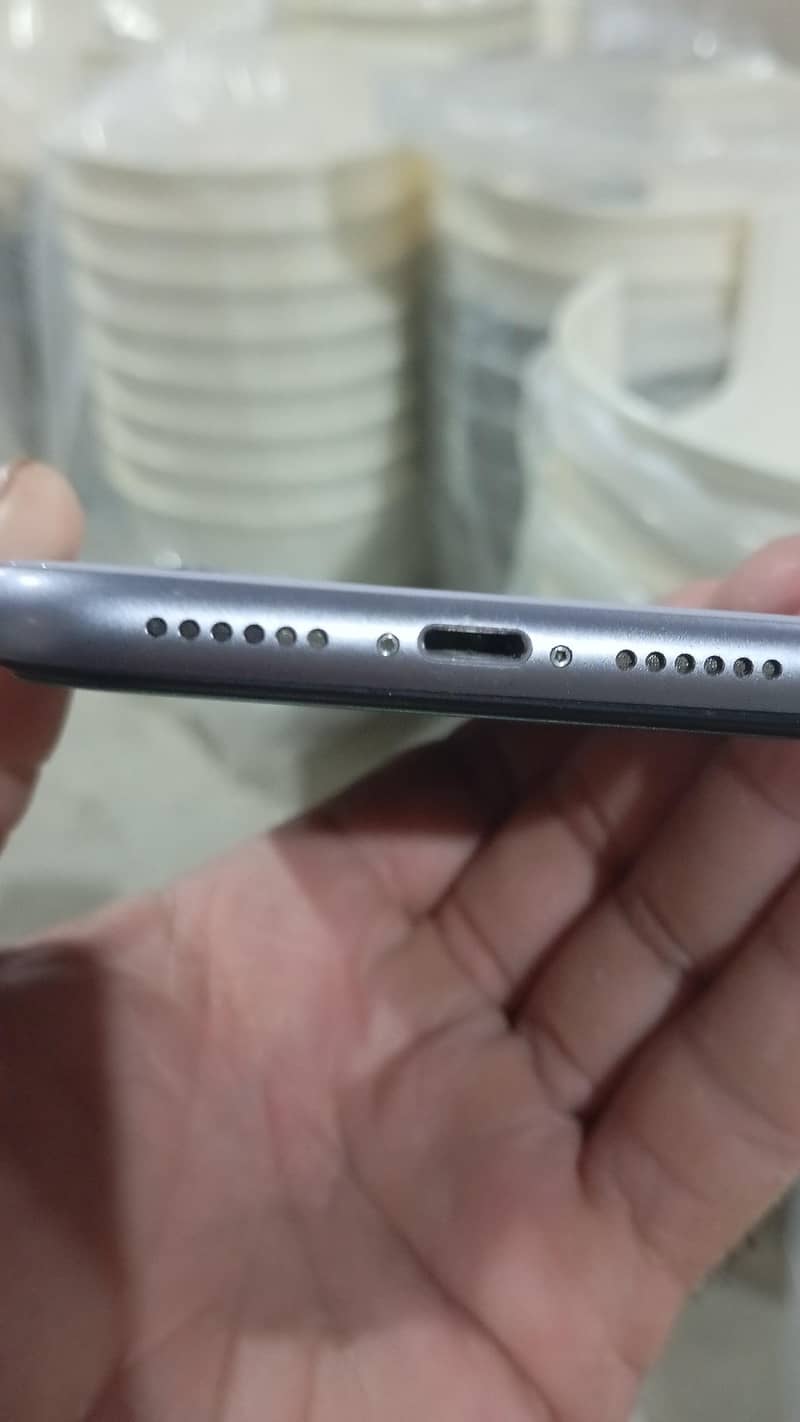 Apple iPhone 11 4
