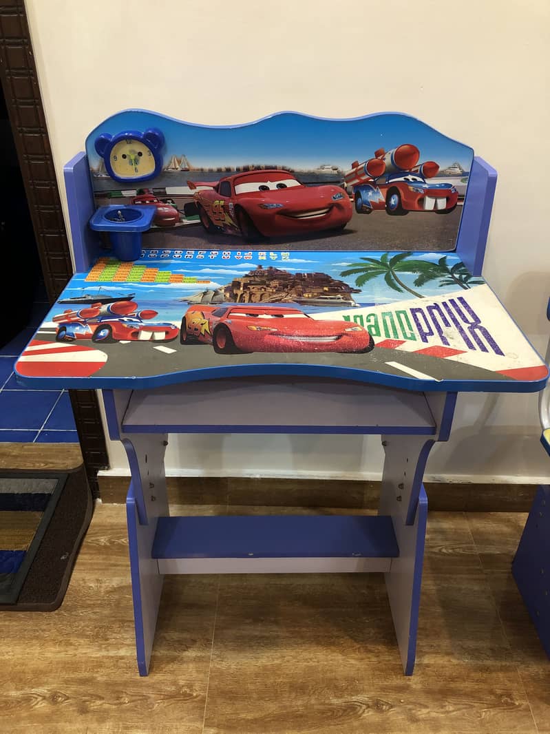 Small study table for kids 1