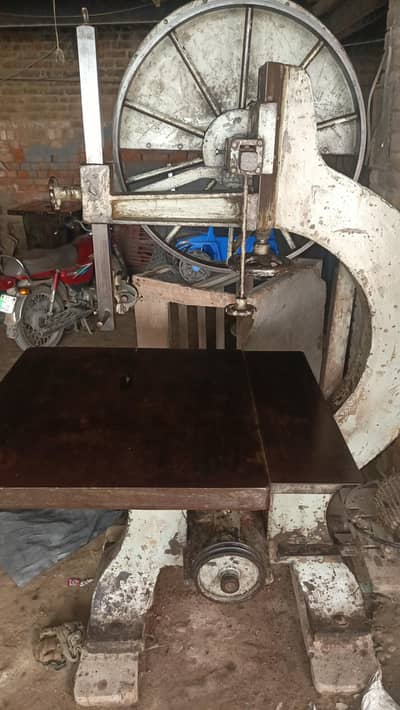 furnicher machine good condition for and all machine working