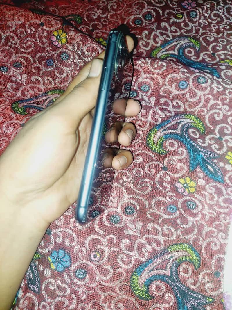 Apple iPhone 11 0