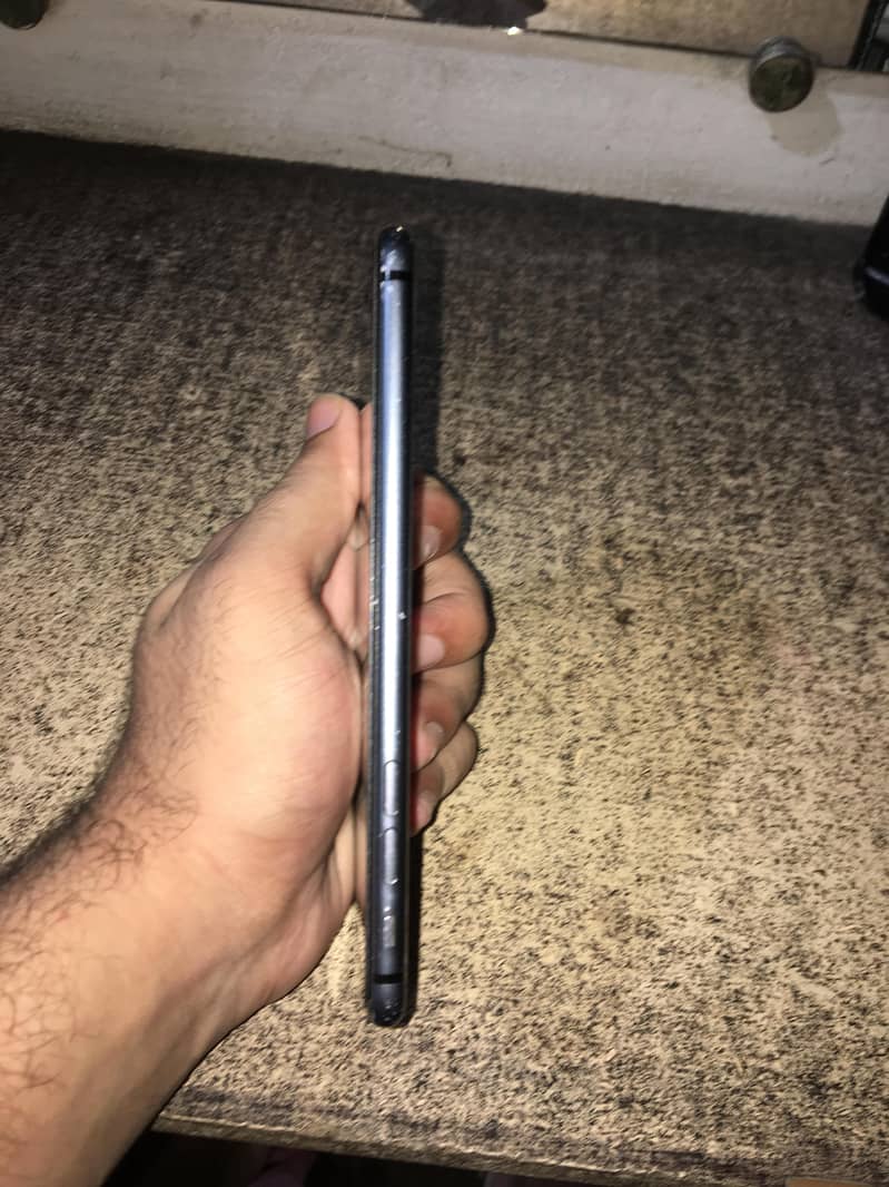 Apple iPhone 8 Plus 3