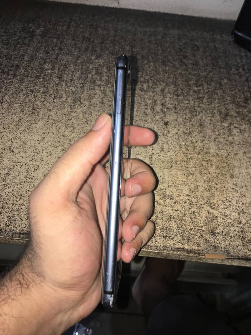 Apple iPhone 8 Plus 5