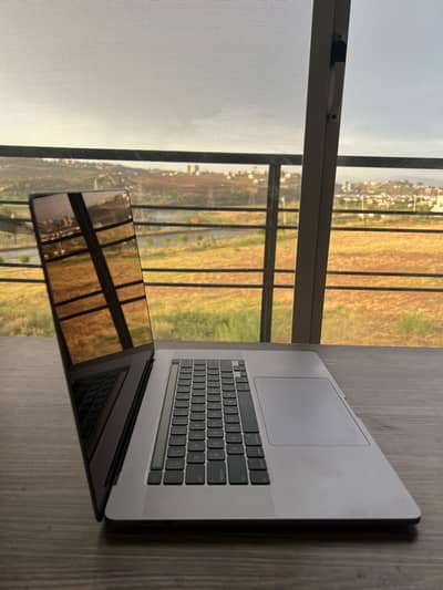 I9 MAC BOOK PRO 32 GB RAM 512 GB SSD CTO MODEL PERFORMANCE