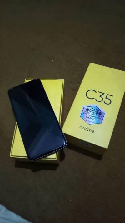 Realme C35